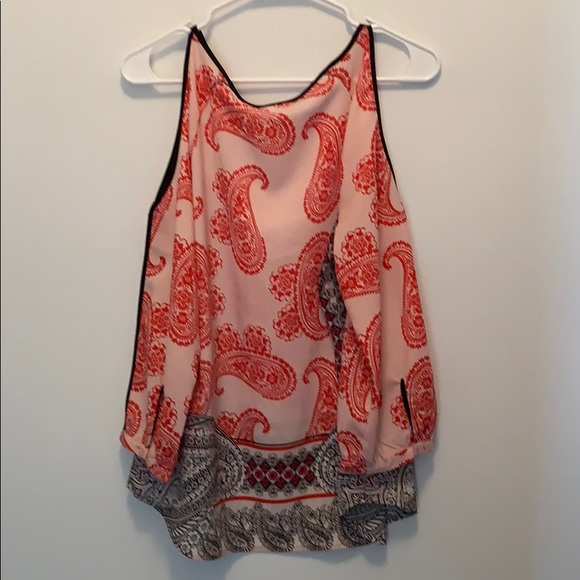 New York and Company Cold Shoulder Top Small NWT - Picture 5 of 8